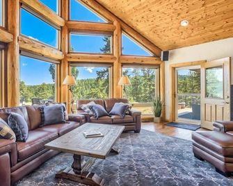 Colorado Lux Private Cabin Hot Tub Game Room A - Woodland Park - Huiskamer