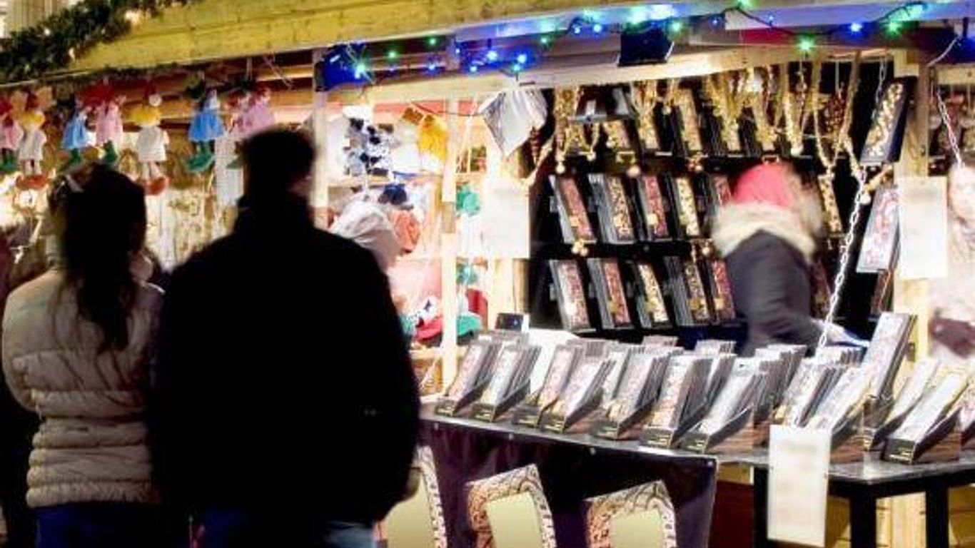 Pal's Hostel And Apartments