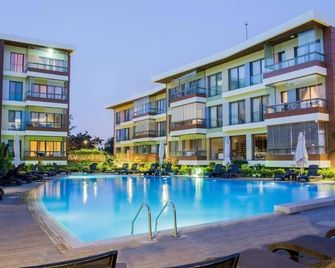 Accra Fine Suites - אקרה - בריכה
