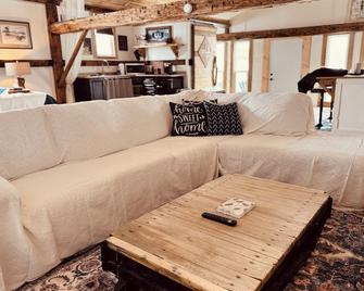 Luxury Hayloft retreat close to Turkey Point and Port Dover - Simcoe - Living room