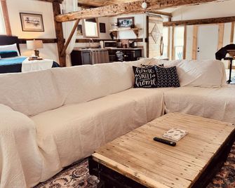 Luxury Hayloft retreat close to Turkey Point and Port Dover - Simcoe - Sala de estar