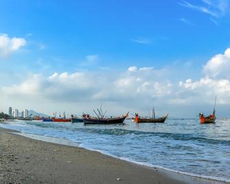 The Sixnature Resort Bangsaen - Chonburi - Strand