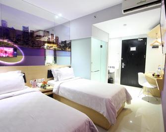 G Suites Hotel By Amithya - Surabaya - Bedroom