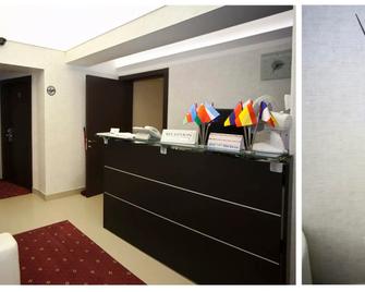 Tikhaya Ploshad - Novosibirsk - Recepción
