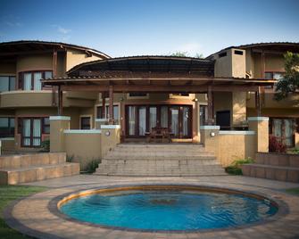 Nkonyeni Lodge & Golf Estate - Manzini - Zwembad