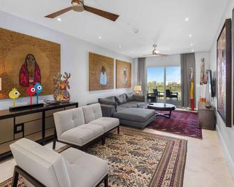 2 Bed Ocean View Condo At One Cable Beach - Nassau - Vardagsrum