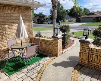 The Getaway Experience - Deltona - Patio