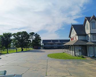 Hotel O Victorian Inn Athens Tx - Athens - Лоббі