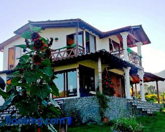 Hospedaje Rural La Boira - Jardín - Building