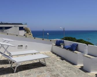 B&B Alibi - Torre Dell'Orso - Балкон