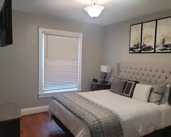 Jazzy C3 is a Spacious 3 Bedroom / 2 Bath - East Saint Louis - Bedroom