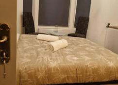 41 Crawley Road - Luton - Bedroom