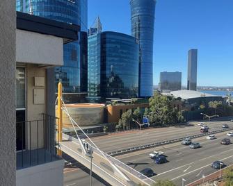 Mountway Holiday Apartments - Perth - Balcón