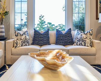 Escape to Luxury Newport Coast Pelican Gated Home - Newport Beach - Stue
