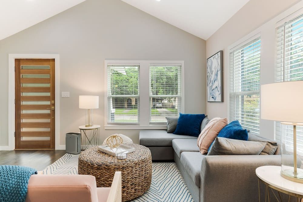 Luxury Townhome | Pet Friendly - דאלאס - סלון