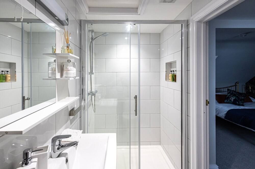 Channel View Guest House - Weymouth - Bathroom