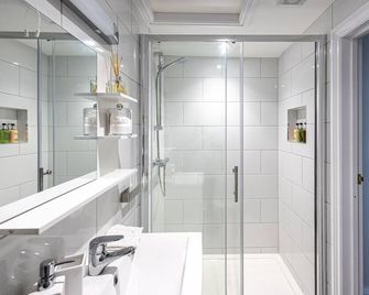 Channel View Guest House - Weymouth - Bathroom