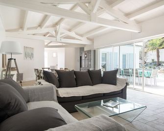 Très belle villa avec piscine (4) - Le Bois-Plage-en-Ré - Living room