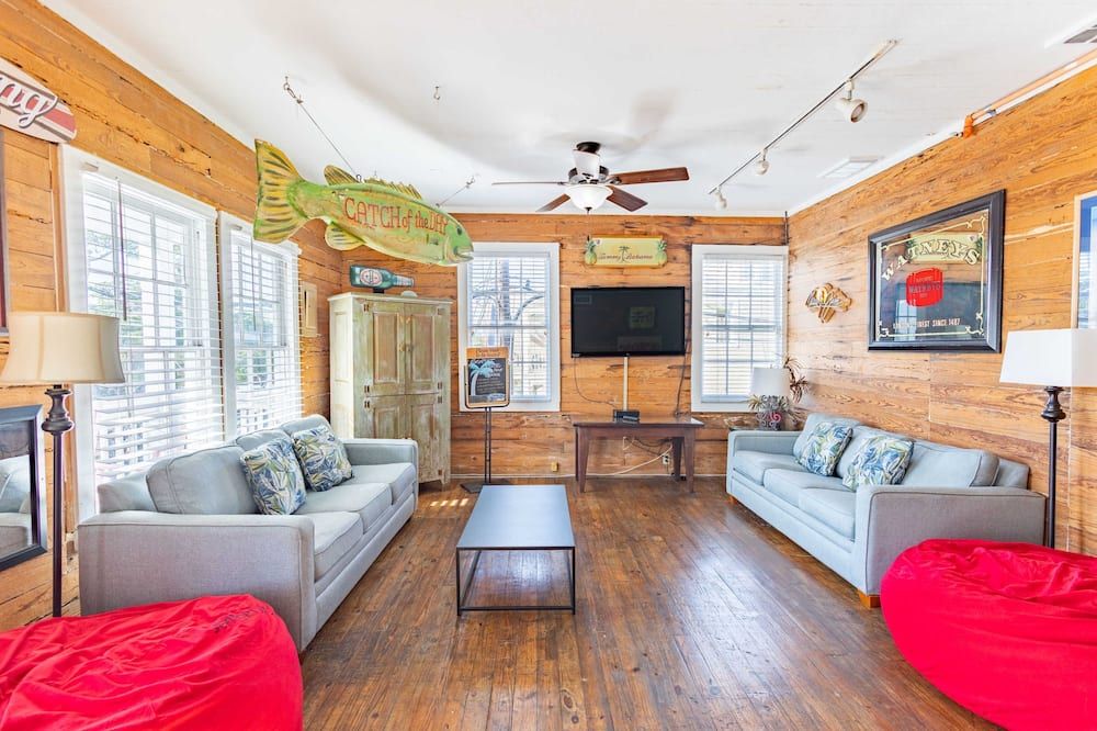 Seaport Suite by Brightwild 2nd Story Hideaway - קי ווסט - סלון