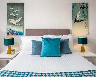 Walker Suite No53 - Donnini Apartments - Kilmarnock - Bedroom