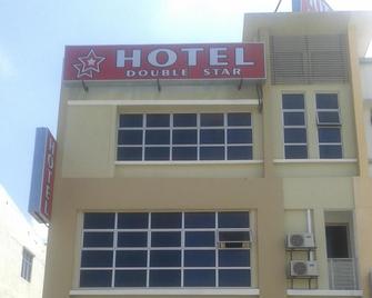 Hotel Double Star Klang - Klang - Budova