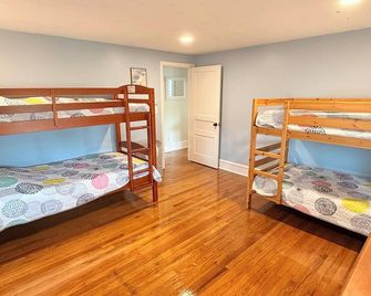 6 Min to the Beach Private backyard bikes games grill fire pit WiFi Dog Friendly - Ocean View - Bedroom