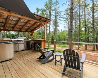 Splendid A-Frame with Outstanding Indoor and Outdoor in Maine - Oxford - Balcony