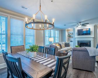 Cutie's Cottage Reynolds Lakeside Condo - Greensboro - Eetruimte