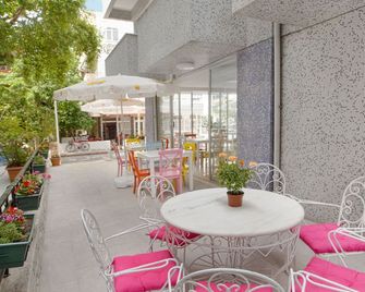 Hotel Tuna - Edremit - Patio