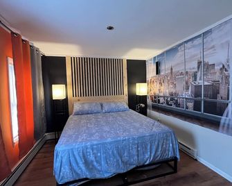 Electric City Mid-Term Downtown Apartment - Schenectady - Bedroom