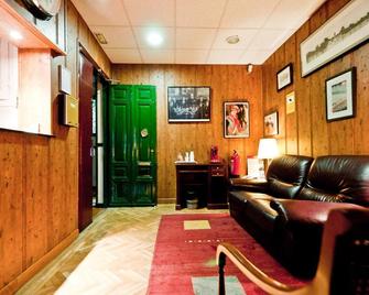 Hostal Asunción - Madrid - Living room