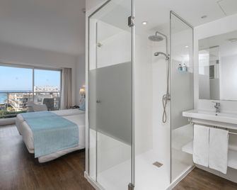 Alua Leo - ميورقة