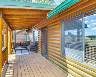 Near Lakes and Trails Pet-Friendly Cabin in Arizona - Heber-Overgaard - Balcony