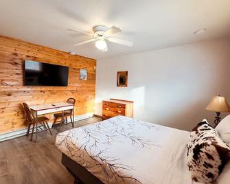 Black Bear Studio in Tranquil Courtyard by Grand Luxe - Grand Lake - Schlafzimmer
