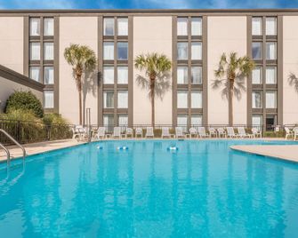 Wyndham Garden Summerville - Summerville - Басейн