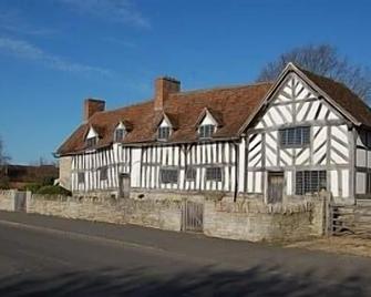 Little Longfields - Stratford-upon-Avon - Building
