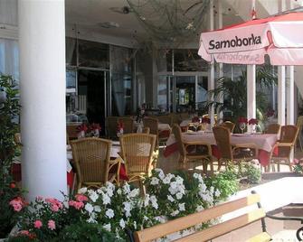 Hotel Loza - Novaglia - Patio