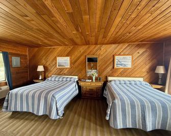 Scenic Bay Motel Room 3 - Bayview - Bedroom