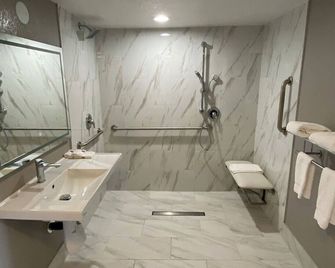 Motel 6 Costa Mesa - Costa Mesa - Phòng tắm