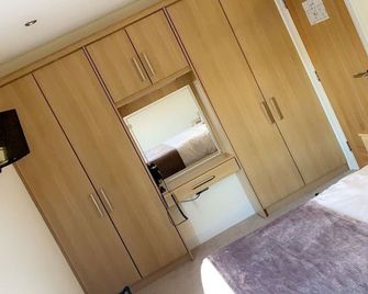 The Armada Bar And Restaurant - Ballycastle - Bedroom