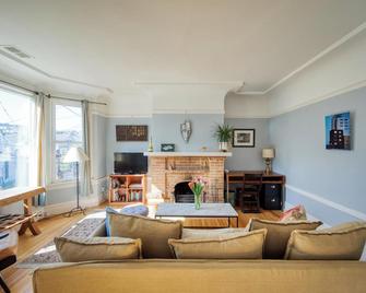 Elegant and Spacious Castro Flat - San Francisco - Huiskamer