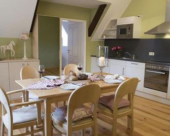 Vogt Bernhard I WF-45 - Cozy vacation apartment west wing Vogt Bernhard I with - Stolpe - Essbereich