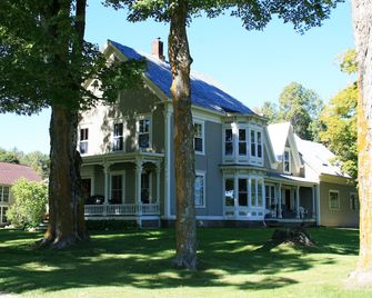 Great Ski or Summer Rental - 5 miles to Okemo/Ludlow, 25 Gorgeous Acres - Ludlow - Building