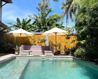 Akasia Villas - Pemenang - Pool