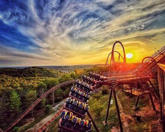 Hunter's Friend Resort on Indian Point - Branson