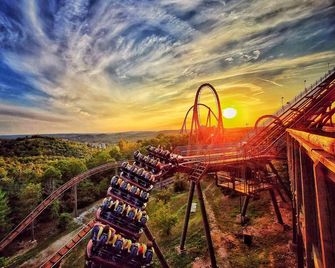 Hunter's Friend Resort on Indian Point - Branson