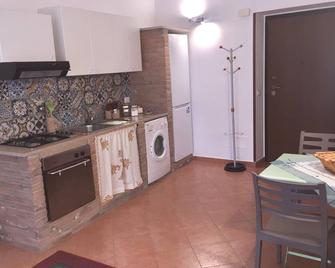 Hola Cathedral House - Palermo - Kitchen