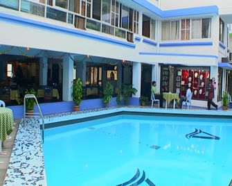 Alor Holiday Resort - Calangute - Piscina