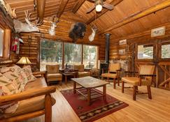 Beautiful River Side Ranch Cabin. Sauna, Bar, Lodge, And Game Room. Cabin 2 - Hoback - Lounge