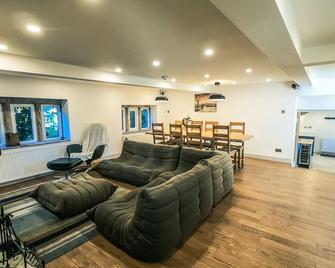 Luxury traditional stone farmhouse in Saddleworth - Oldham - Living room